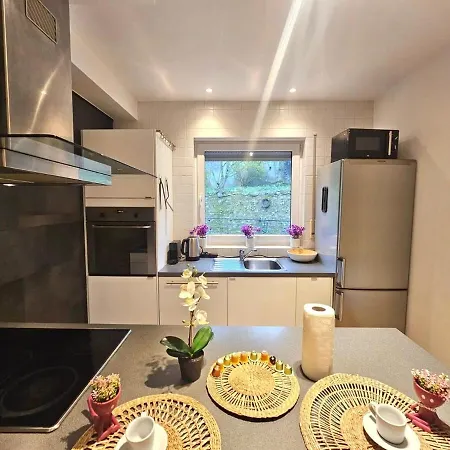 Apartment Living Stylish 2br And Free Parking