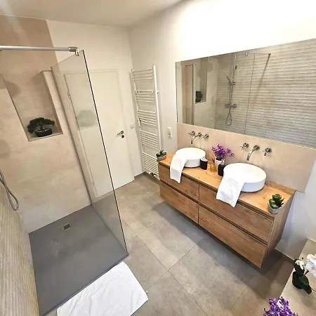 Living Stylish 2br And Free Parking *