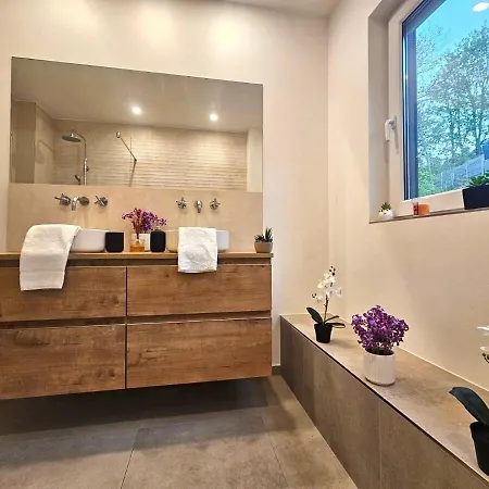 Living Stylish 2br And Free Parking *